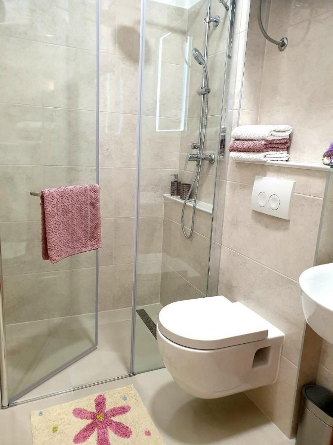 Apartments Kuzmanic 오미스 외부 사진