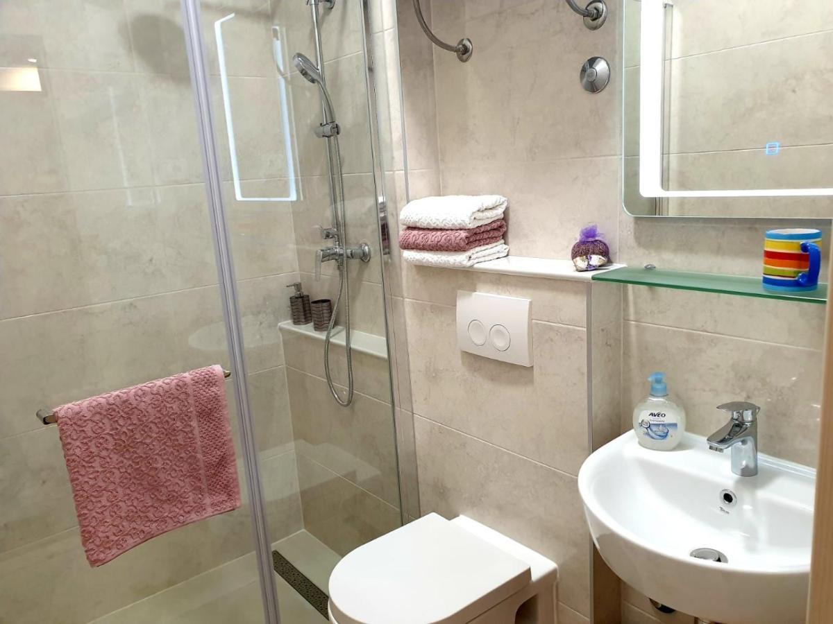 Apartments Kuzmanic 오미스 외부 사진