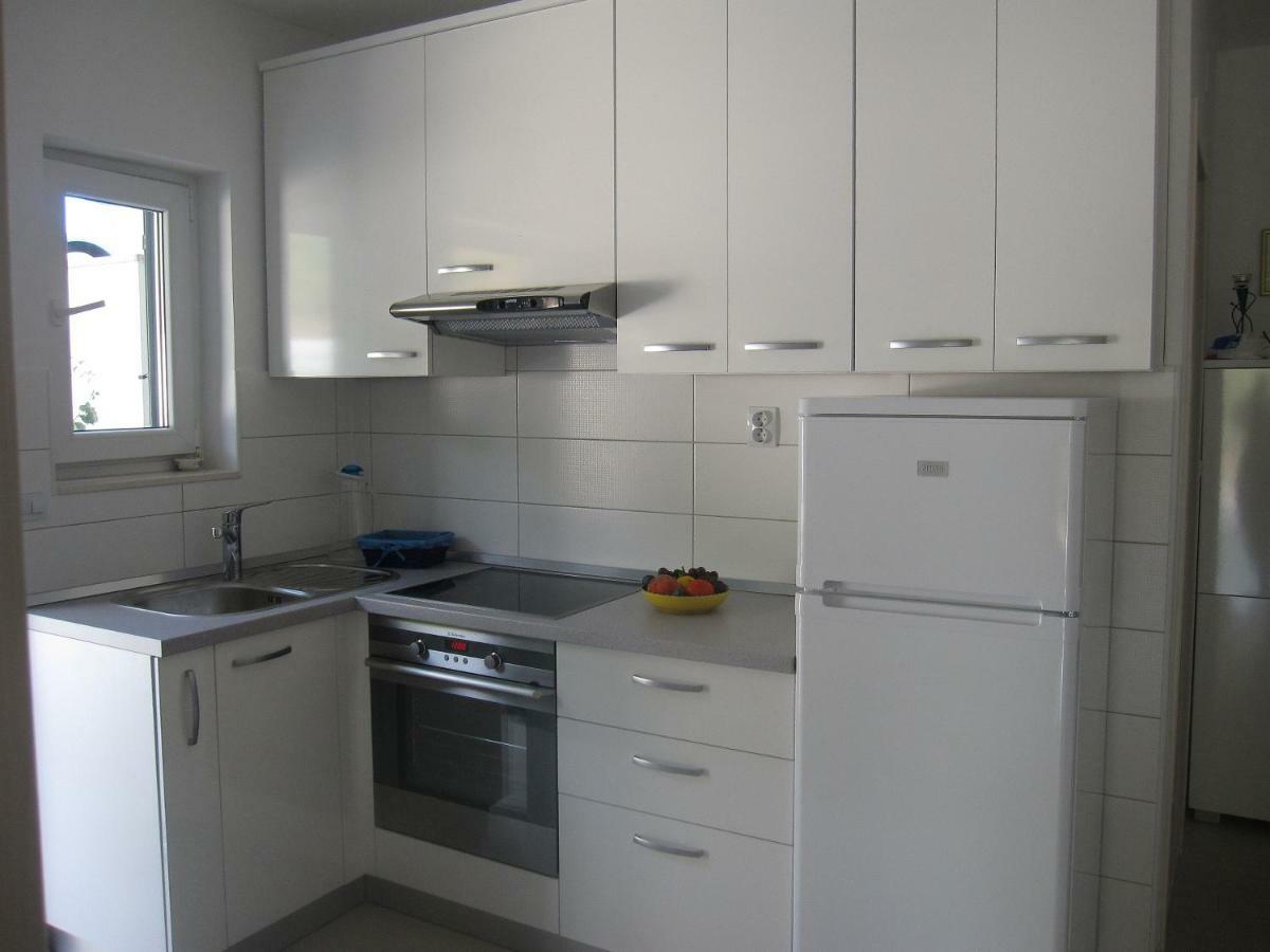Apartments Kuzmanic 오미스 외부 사진