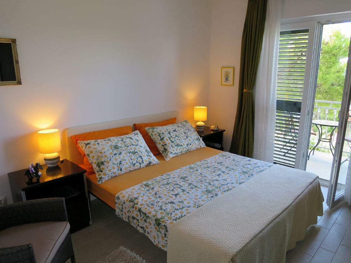 Apartments Kuzmanic 오미스 외부 사진