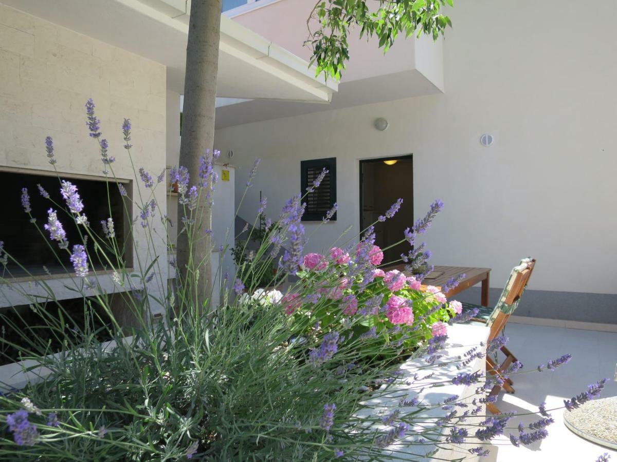 Apartments Kuzmanic 오미스 외부 사진