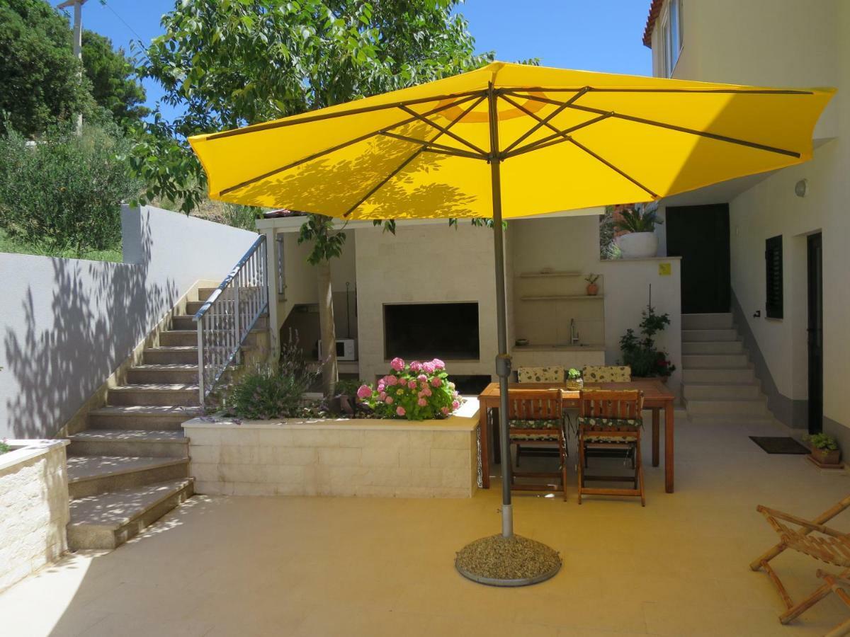 Apartments Kuzmanic 오미스 외부 사진